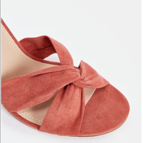 Laced up high heels - Picture 4 of 6